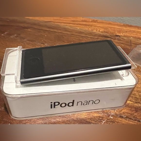 Apple iPod Nano 7th Generation. Pristine Condition! - Picture 6 of 16